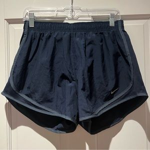 Nike Women’s Tempo Navy Short Large